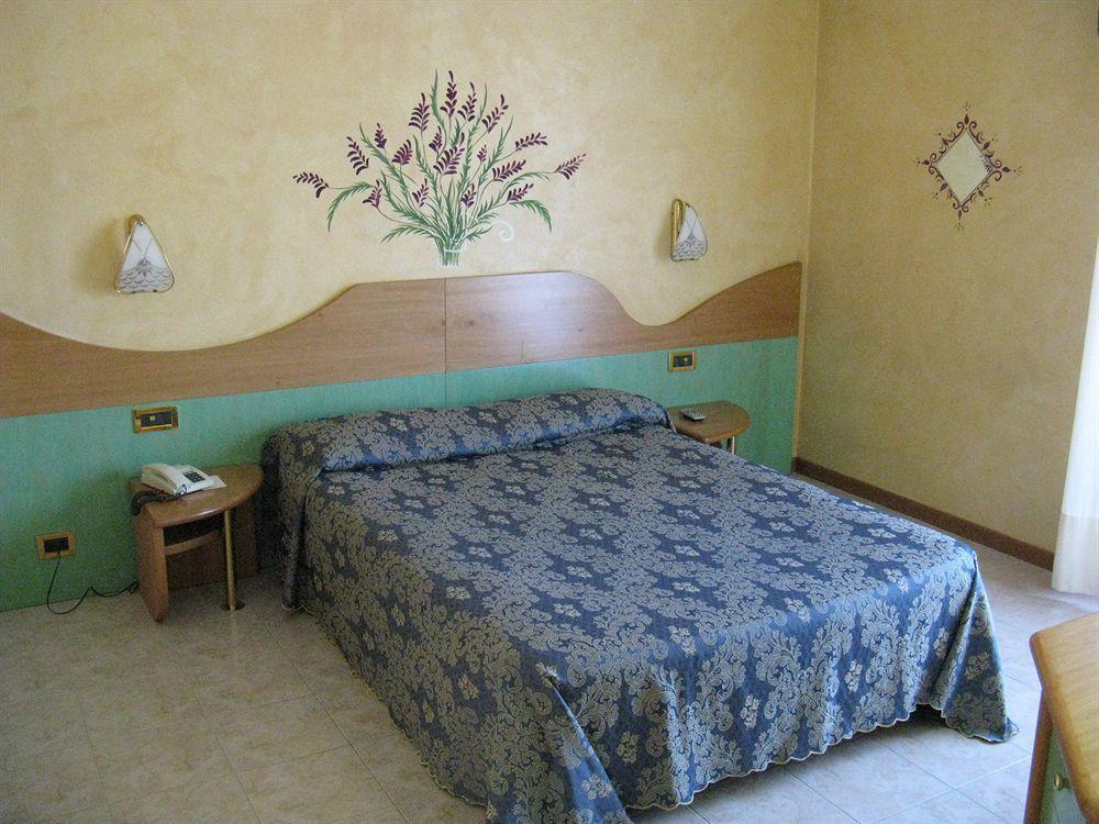 Hotel Faro Montichiari Zewnętrze zdjęcie
