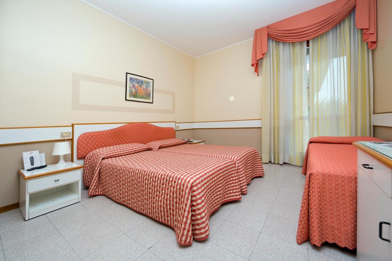 Hotel Faro Montichiari Zewnętrze zdjęcie
